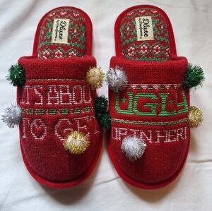 Dearfoams' NWOT Festive Red Slippers with Pom Poms Women's Size 7-8